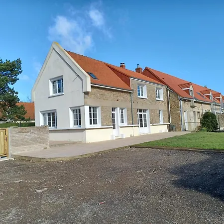 Les Aubepines Holiday home Wimille